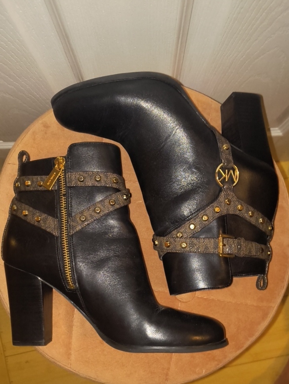 Michael Kors Preston Studded Leather Ankle Boots Size 8 - Picture 4 of 8